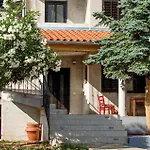 Amazing Apartment In Pula With Kitchen