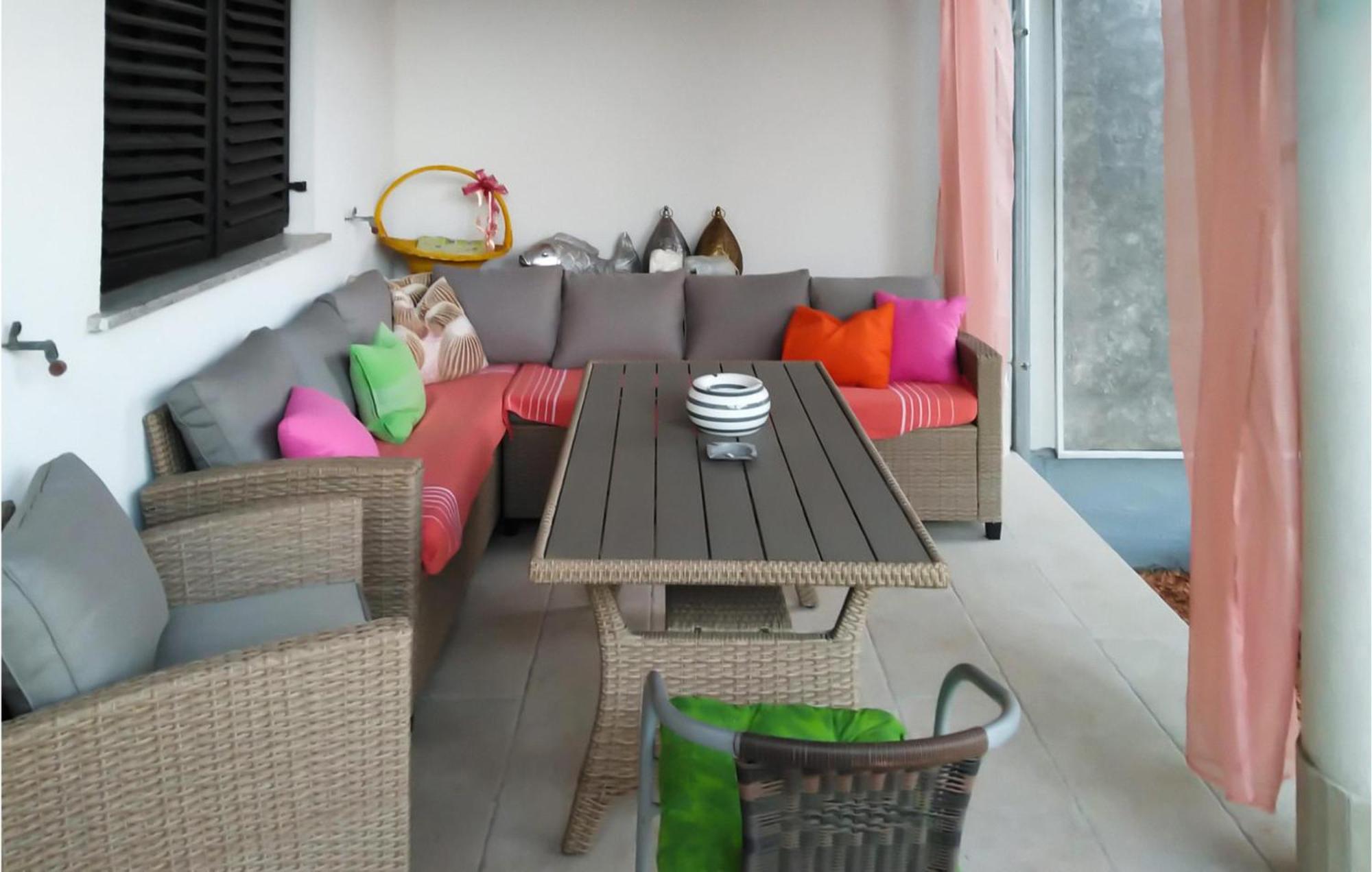 Apartment Amazing In With Kitchen Pula